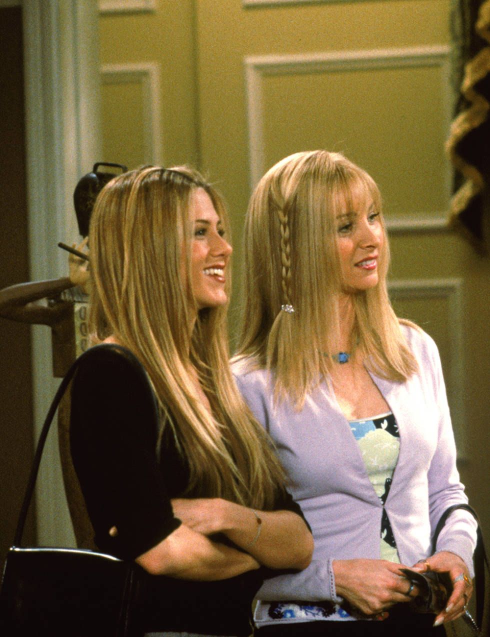 I loved Phoebes hair in the first few seasons but the last picture is  handsdown my favourite Phoebe hairstyle on Friends  rhowyoudoin