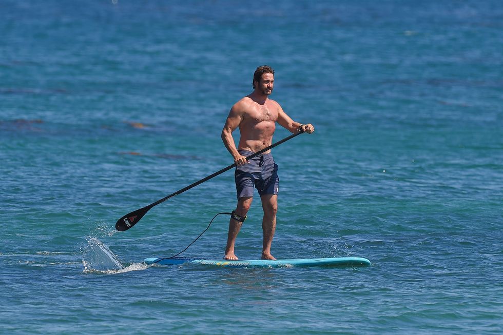 Do enjoy these pictures of Gerard Butler paddleboarding