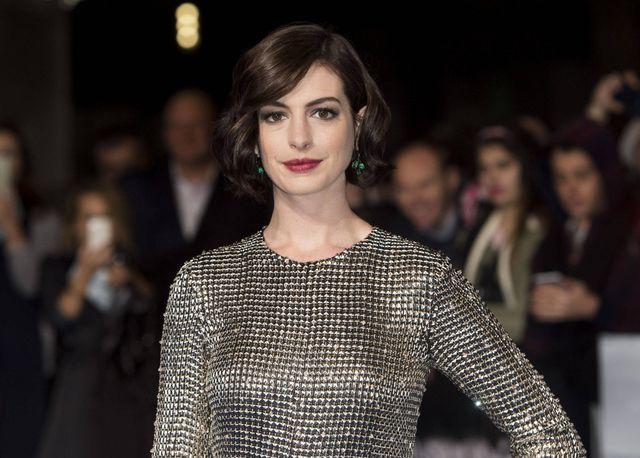 Anne Hathaway dazzles in chainmail at the premiere of Interstellar