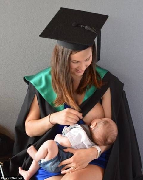 This photo of a woman breastfeeding in her graduation has gone viral