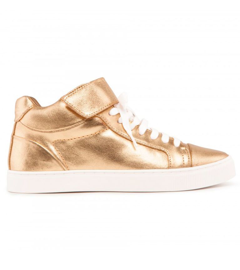 <p>These Bimba Y Lola golden trainers are the easy way to lift an outfit from boring to festive in next to no time. </p><i><a href="http://www.baileys.com/en-gb/home.html" target="_blank">Find out more about Baileys Chocolat Luxe Limited Edition bottle</a></i></p>