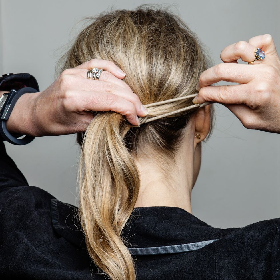 hair how-to: messy chignon