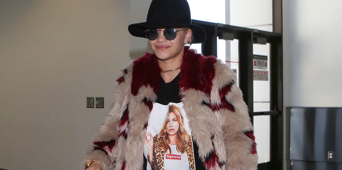 rita-ora-fan-girls-in-kate-moss-supreme-t-shirt