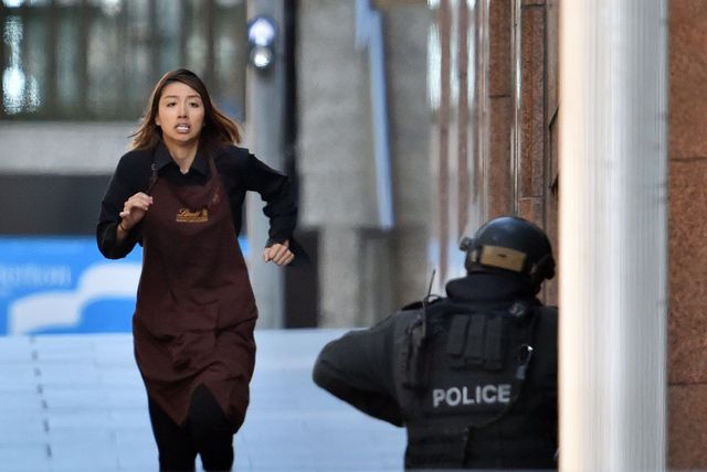 5 hostages escape from armed gunman in Sydney Siege