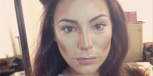 Kelly Brook shares her contouring how-to