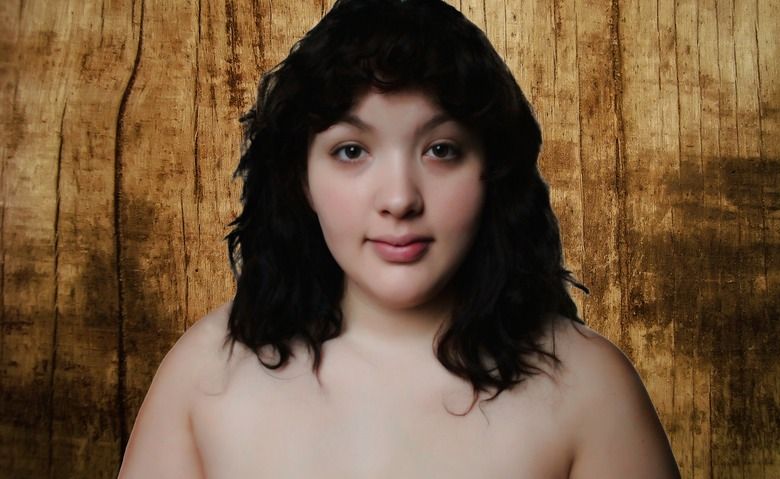How photoshop experts around the world made this plus-size woman "beautiful"