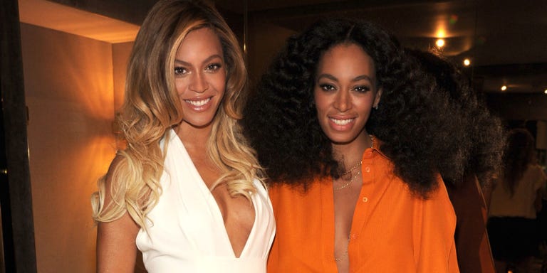 https://hips.hearstapps.com/cosmouk.cdnds.net/14/52/1600x800/nrm_1419610492-beyonce_and_solange_knowles.jpg?resize=768:*