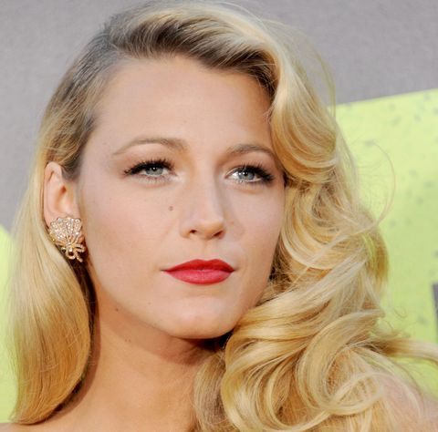 Blake Lively - 11 celebrities with gorgeous beauty spots