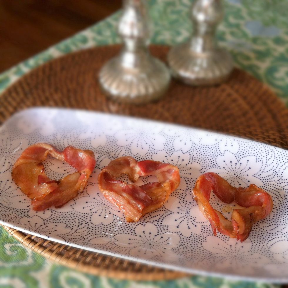everyday romantic ideas heart shaped bacon