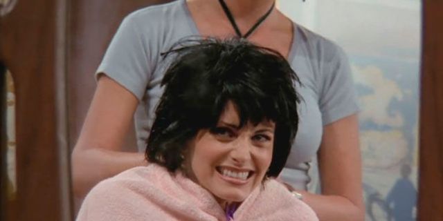 Monica getting Phoebe haircut in Friends