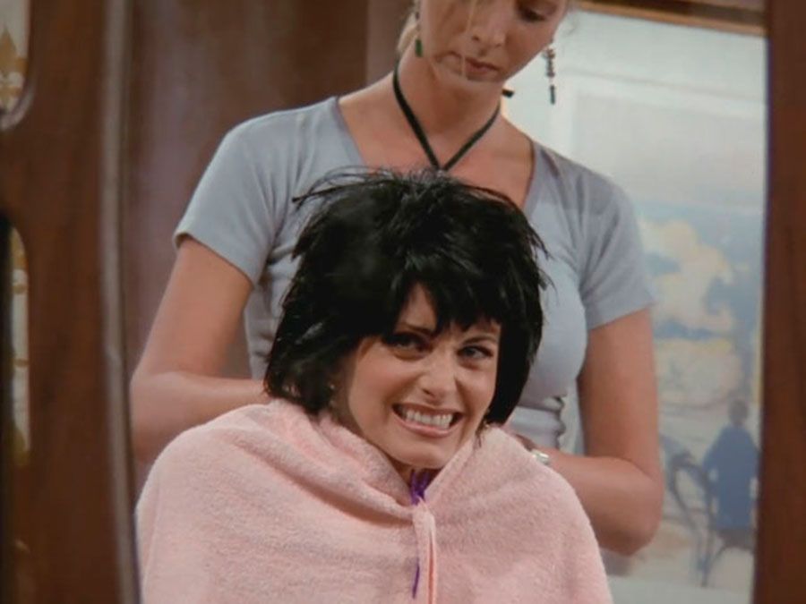 Monica getting Phoebe haircut in Friends