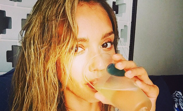 Jessica Alba shares makeup-free selfie on Instagram
