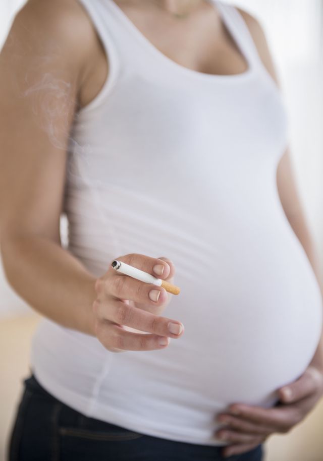 Women given 'cash incentive' to stop smoking while pregnant