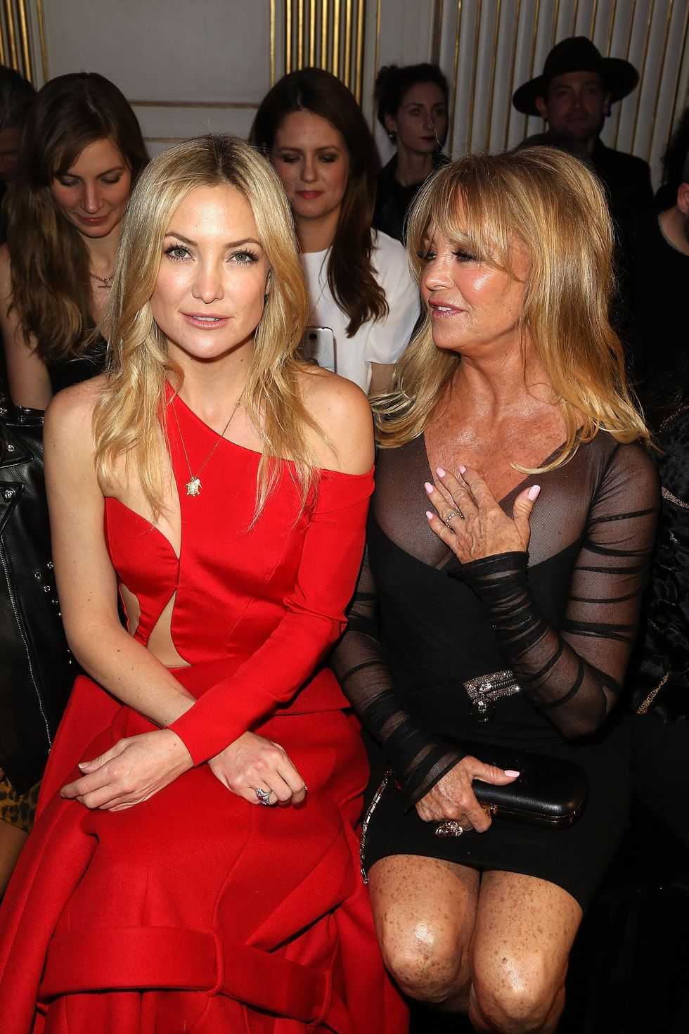 Kate Hudson and Goldie Hawn on the front row for the Versace SS15 Haute Couture show