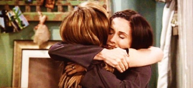 Friends - Monica and Rachel hugging