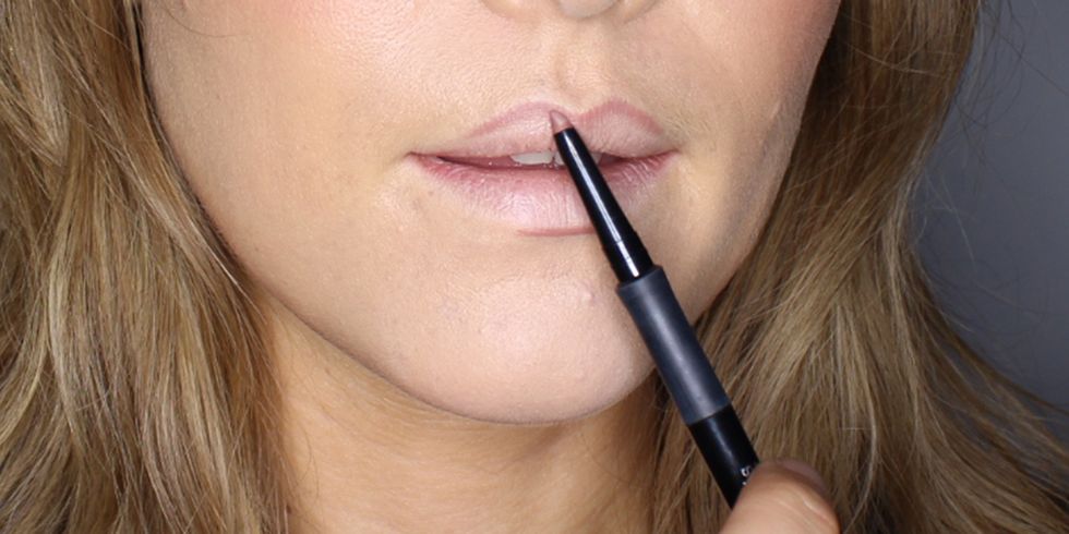 Lip liner tricks for fuller lips