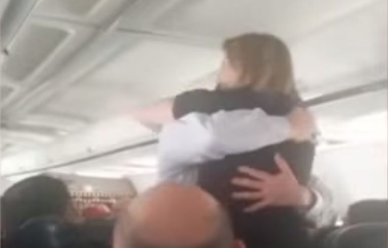 Pilot surprises flight attendant girlfriend with inflight proposal