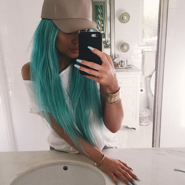 Kylie Jenner is now rocking bright turquoise hair