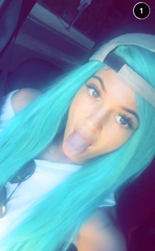 Kylie Jenner is now rocking bright turquoise hair