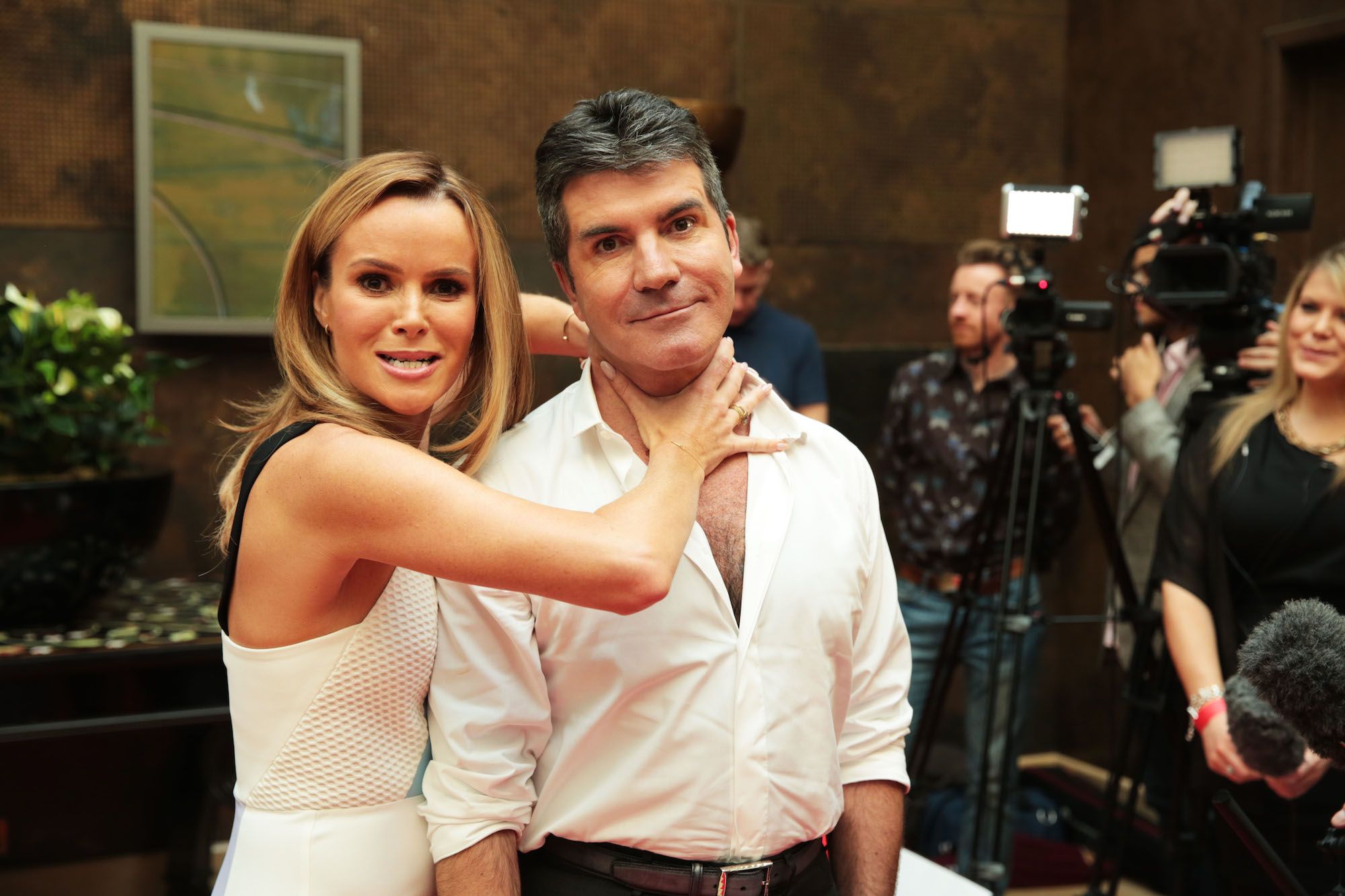 Simon Cowell Tells Amanda Holden That Cheryl Is Replacing Her On Britain S Got Talent