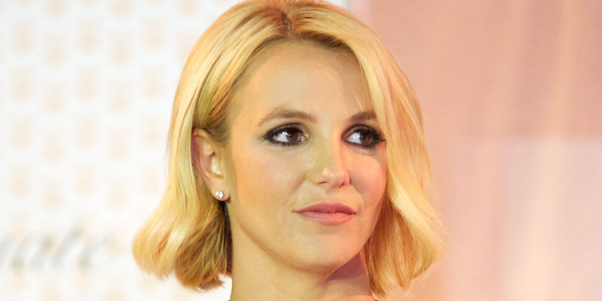 Britney Spears responds to body shamer in the middle of a live show