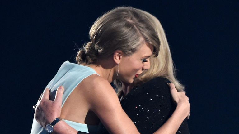 Taylor Swift's mum makes us want to cry with her emotional ACM speech