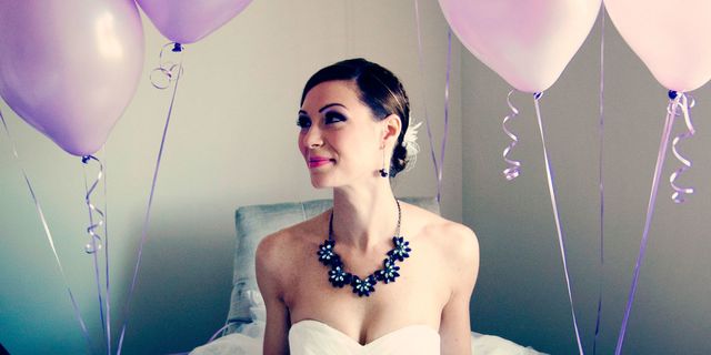 Bride with ballons - how to find your wedding fragrance - Cosmopolitan.co.uk