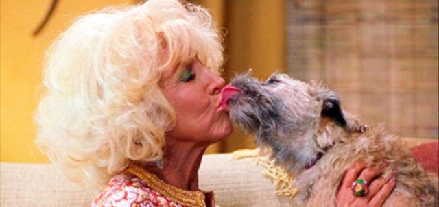 Magda kissing a dog in Something About Mary