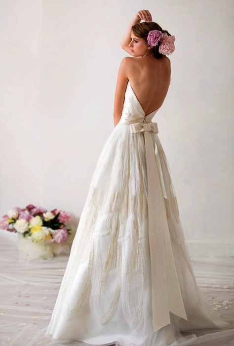 Clothing, Dress, Sleeve, Shoulder, Petal, Bridal clothing, Textile, Photograph, Joint, Gown, 