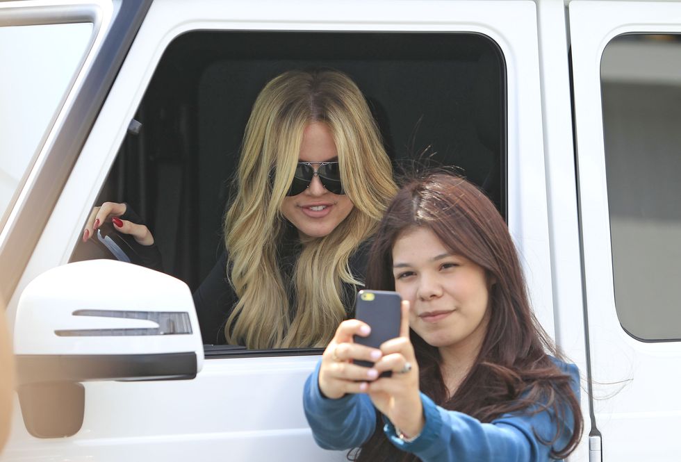 Khloe Kardashian goes even blonder