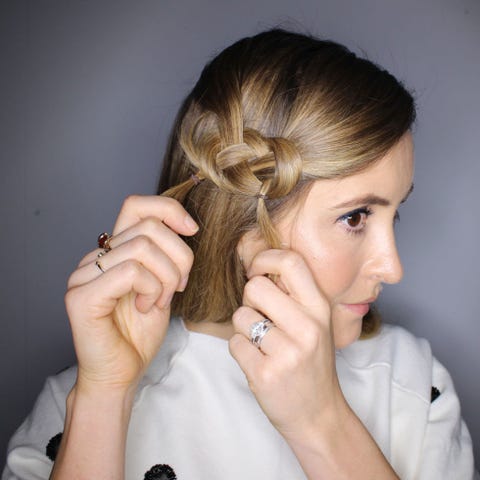 How to do a figure of 8 knot hair tutorial How to do a figure of 8 knot hair tutorial