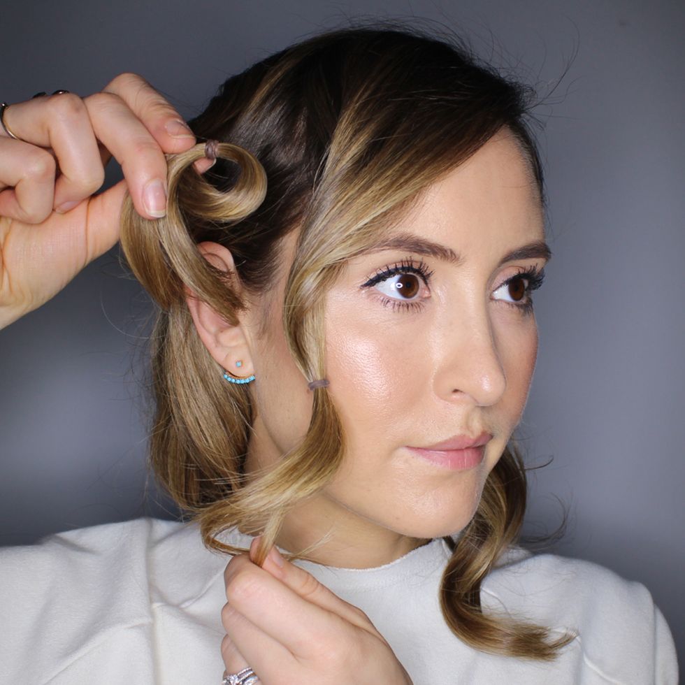 Hair how-to: The figure of 8 knot