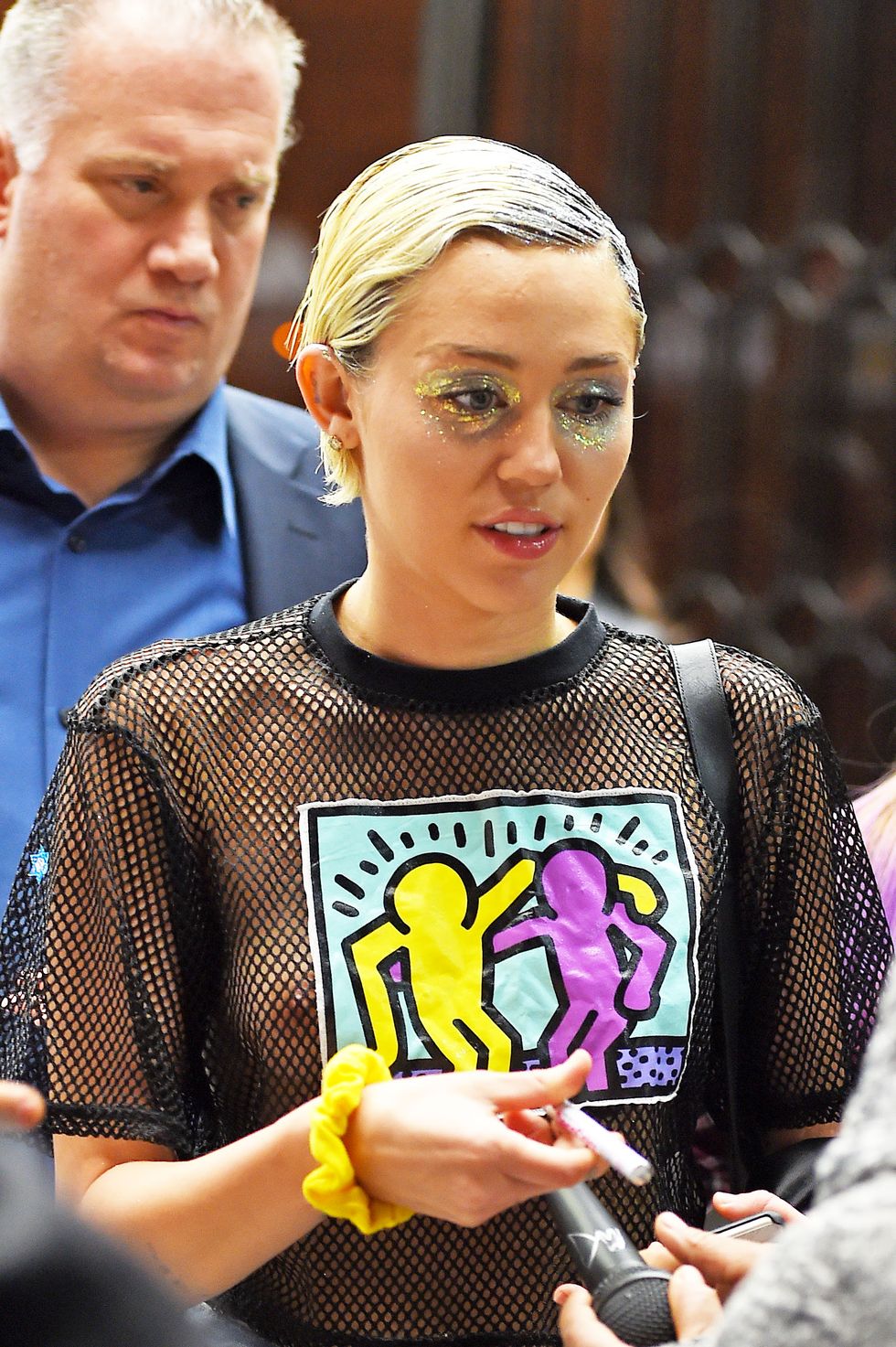 Miley Cyrus wears glitter all over her eyes