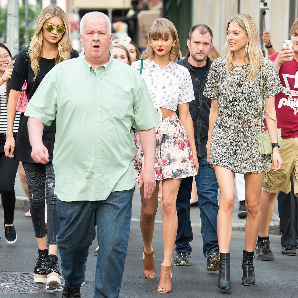Taylor Swift, Gigi Hadid, Martha Hunt, and boydguard go for a walk in New York