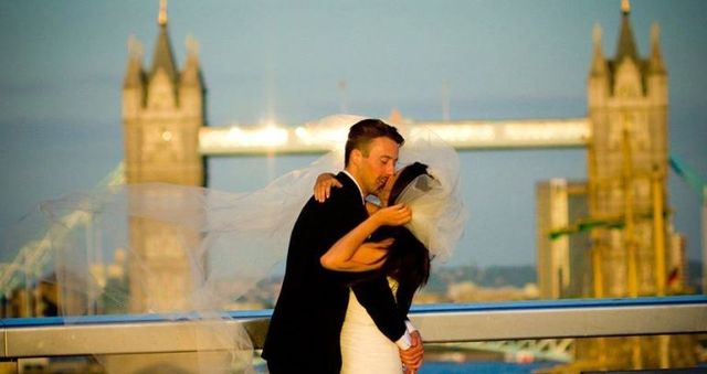 mystery couple tower bridge wedding photo