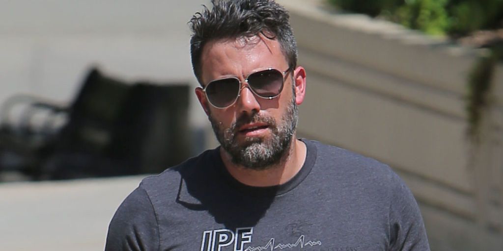 Ben Affleck has been spotted wearing his wedding ring again