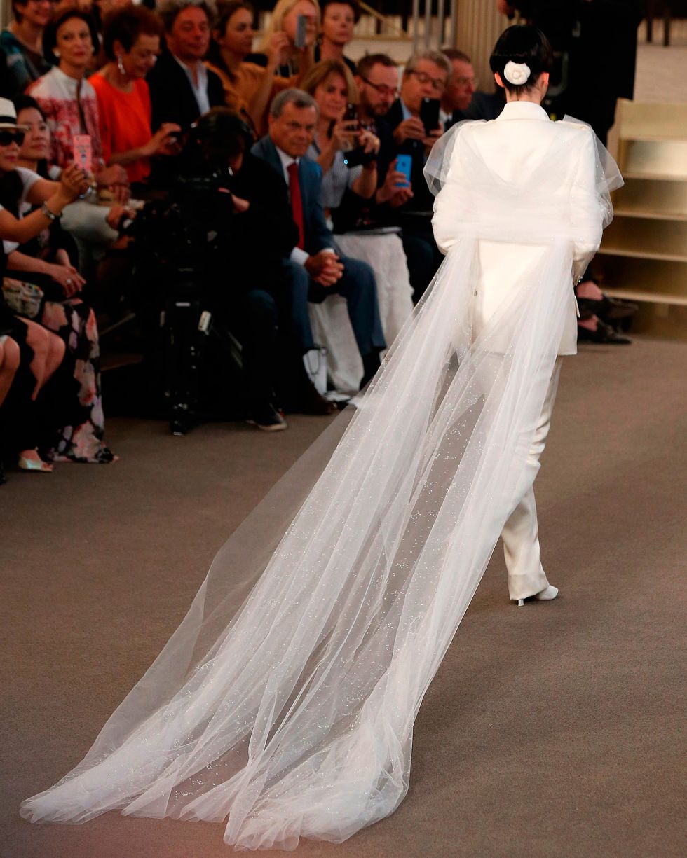 Kendall Jenner walks as Chanel's bride in haute couture AW15