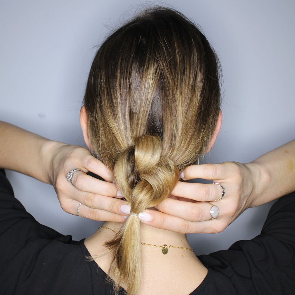 Summer hair tutorial: The knotted ponytail