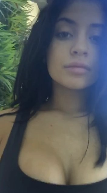 Kylie Jenner looks super-pouty in makeup-free Snapchat shots