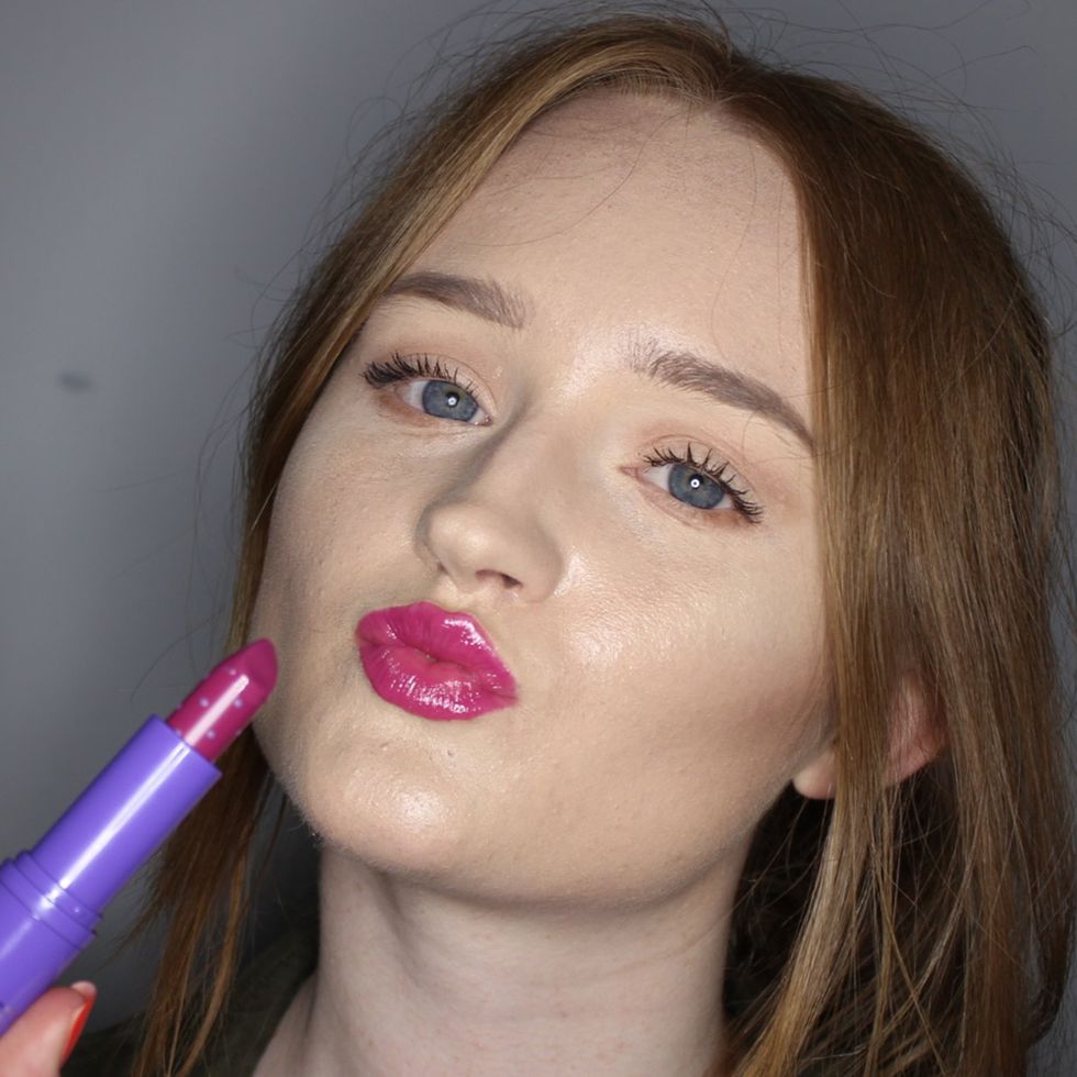 Hayley wears Kiko Deco Delight Lipstick in shade 08