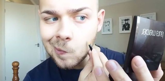 Male beauty vlogger demos how to do 'no-makeup makeup' when you've got acne