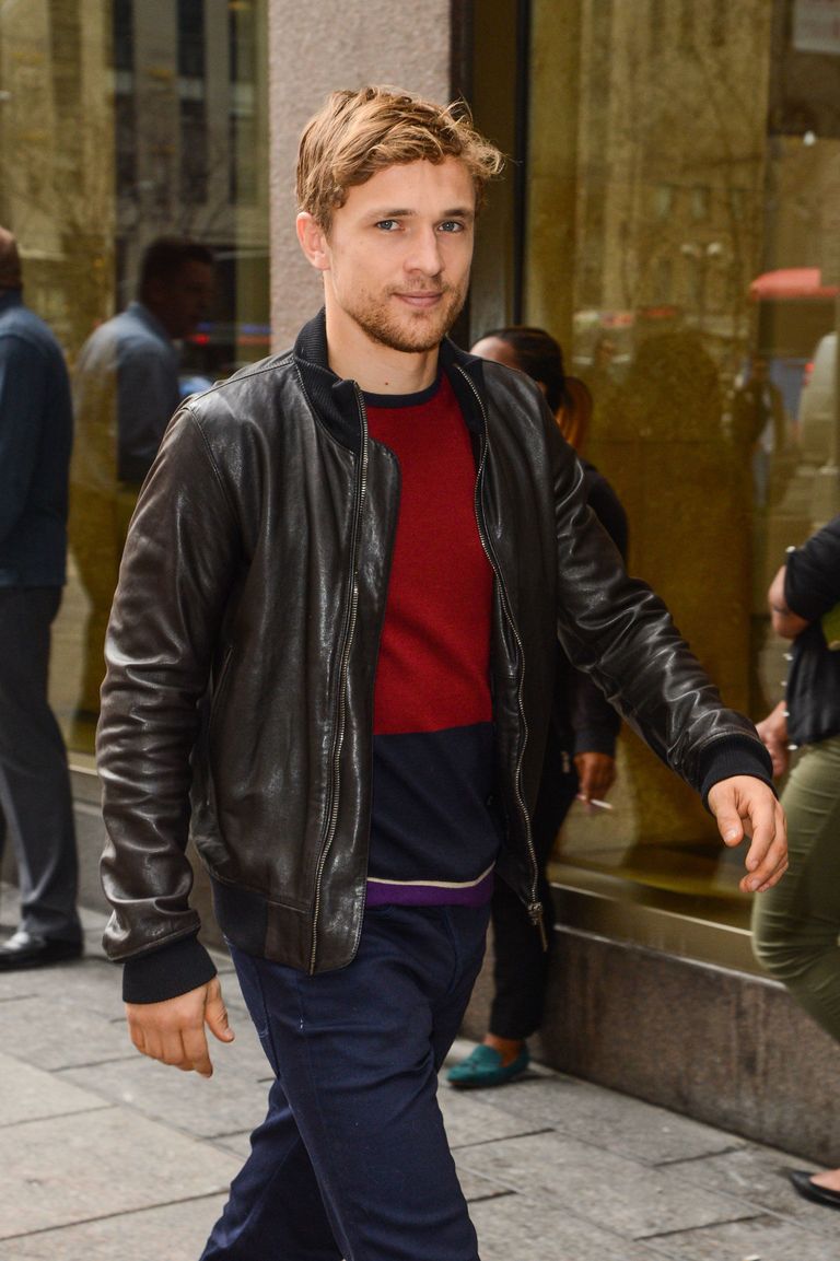 William Moseley- NARNIA- THE ROYALS- Gallery-1438611620-peter-lion-witch-wardrobe-will-moseley-2