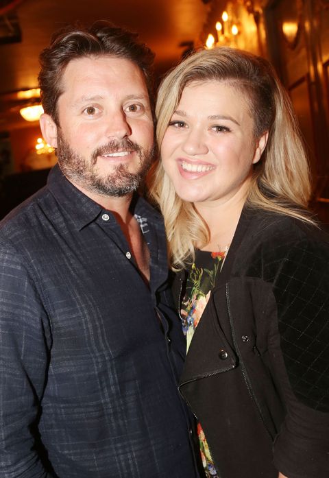 Kelly Clarkson reveals she is pregnant again in the coolest way