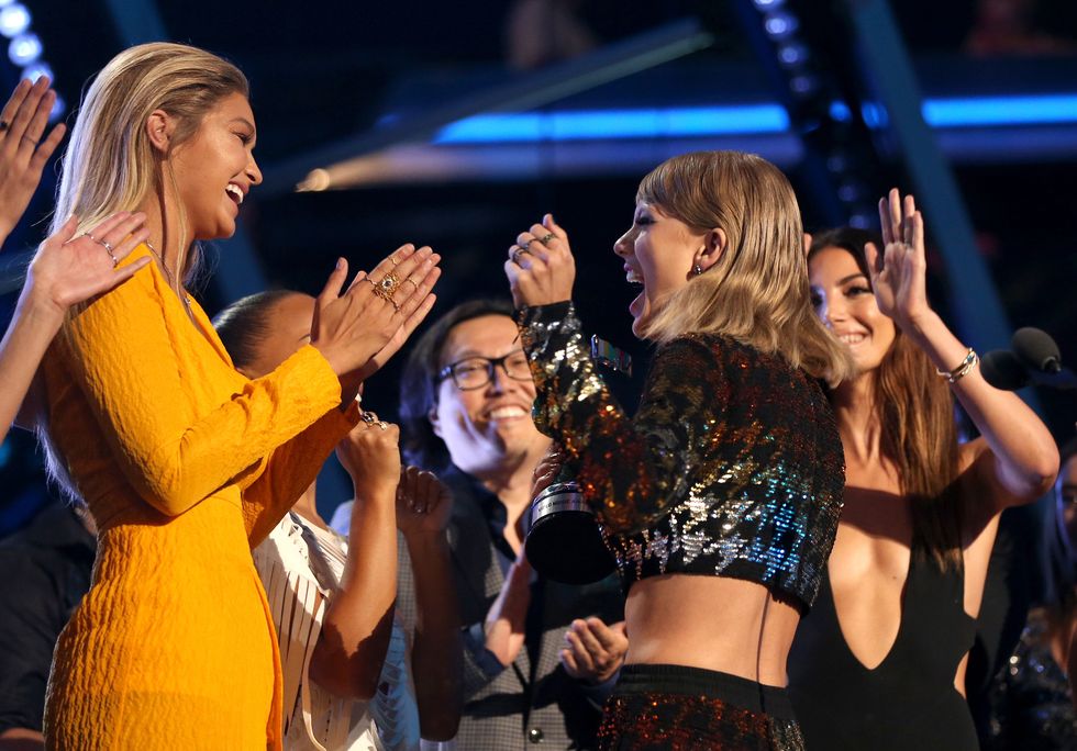 Taylor Swift and friends at the VMAs 2015