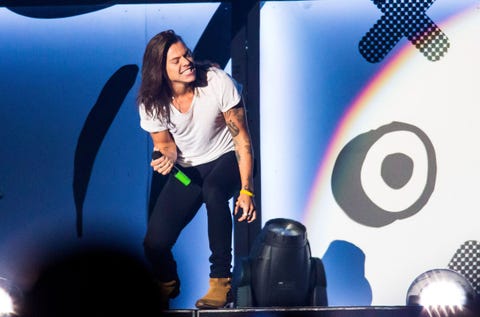 Harry Styles With Straight Hair Has Left The World Divided