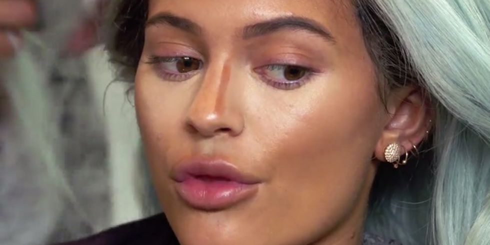 Kylie Jenner - nose contouring