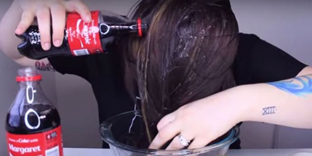 Coca-Cola hair rinse experiment