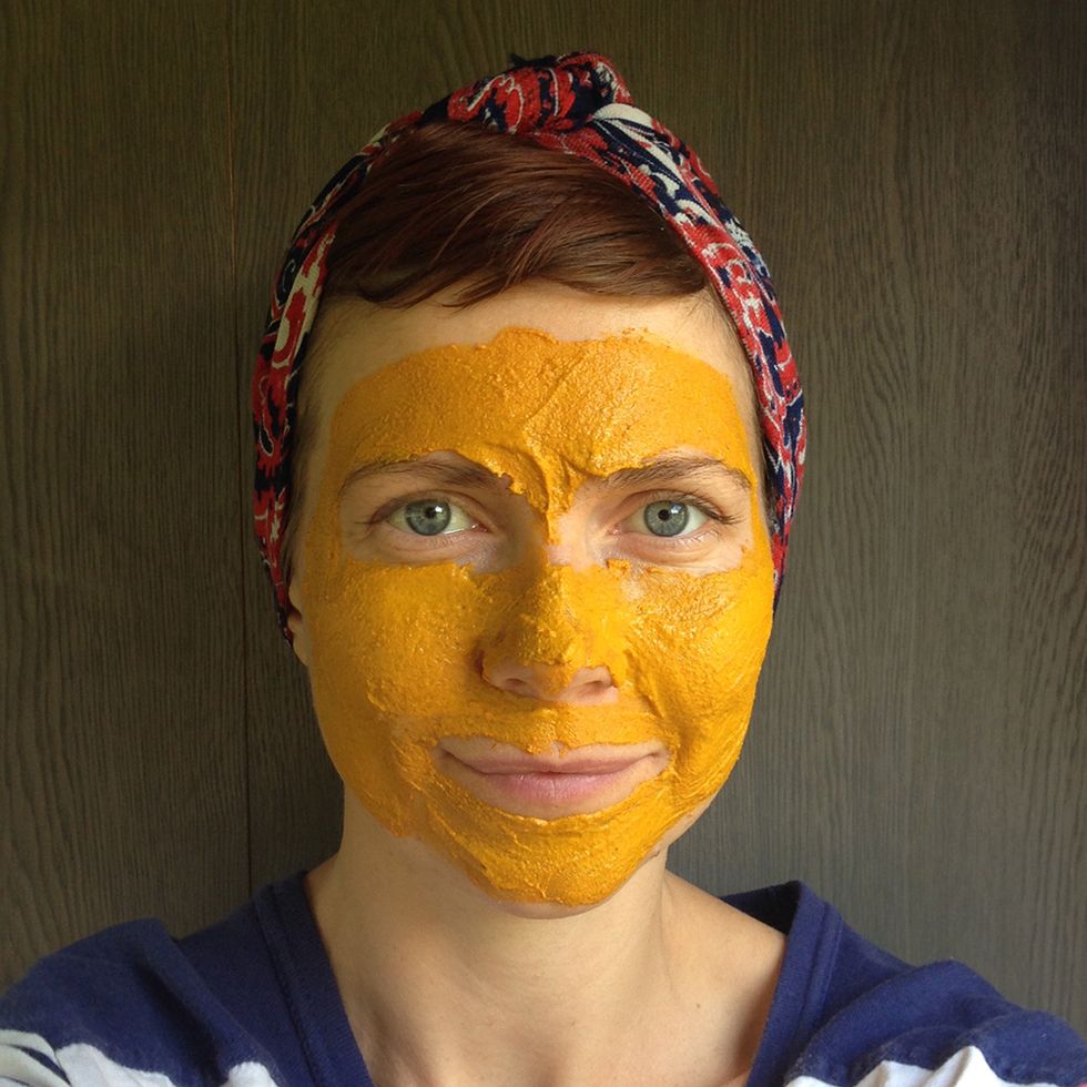 How to make your own turmeric face mask