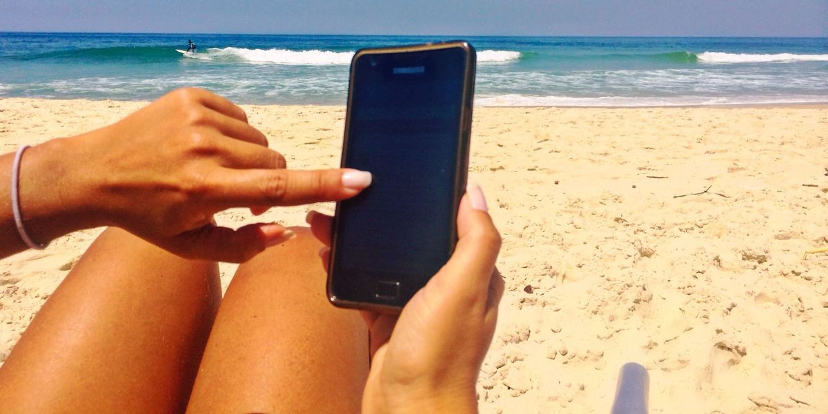 data-roaming-charges-are-gonna-be-scrapped-and-your-holiday-insta