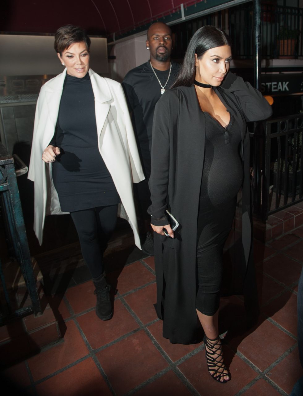 Kim Kardashian out for dinner with Kris Jenner